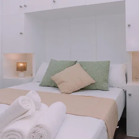 Brillo Desde La Ventana En By * Vigo