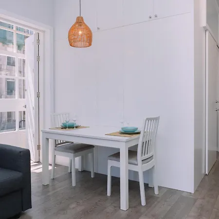 Brillo Desde La Ventana En By Vigo