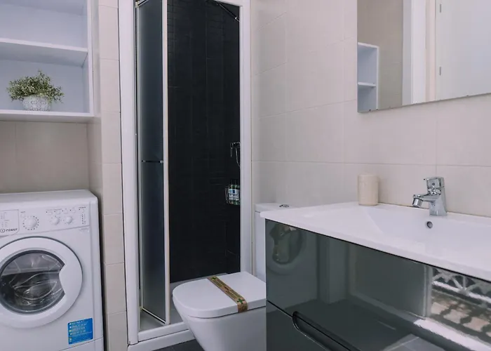 Daire Brillo Desde La Ventana En By