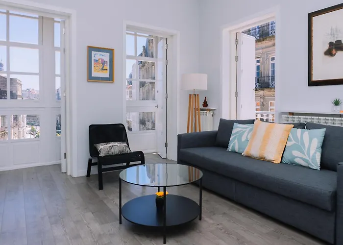 Daire Brillo Desde La Ventana En By *