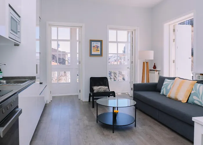 Daire Brillo Desde La Ventana En By