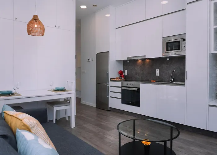 Daire Brillo Desde La Ventana En By Vigo